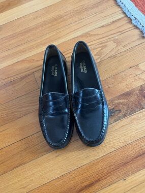 Size 6.5 G.H. Bass Penny Loafers